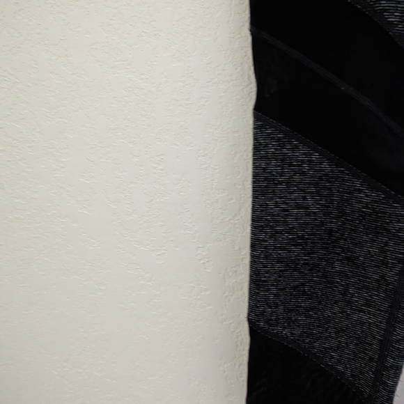 Zella X Nordstrom High Waisted Gray & Black Mesh Activewear Cropped Leggings - Picture 7 of 7